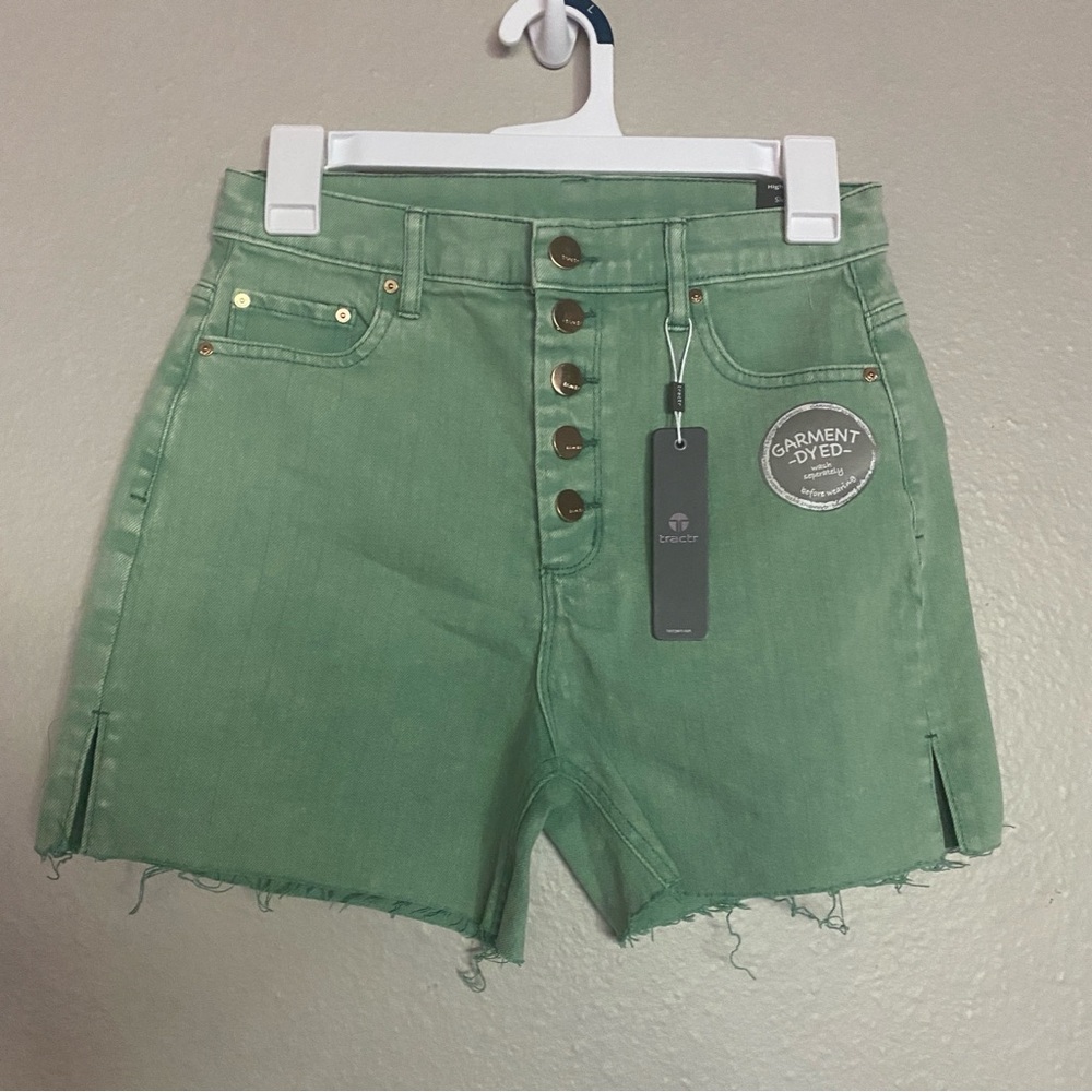 NWT Tractr High-Rise Slim Fit Shorts | Deep Grass Green | Size 2/26